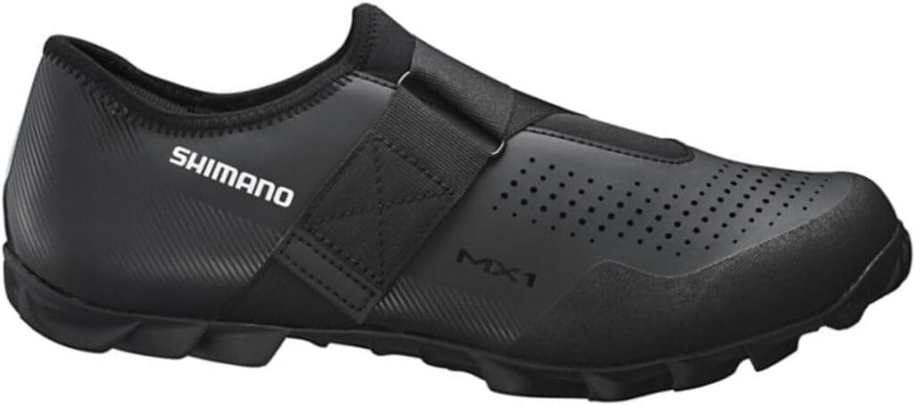 Equipamentos para iniciantes MTB: capacete, luvas e óculos de proteção
